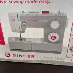 Singer Heavy Duty 4411 Sewing Machine 