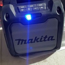 Makita XRM08B 18V LXT / 12V max CXT Lithium-Ion Cordless Bluetooth Job Site Speaker, Tool Only