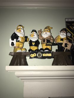 Bruins team Gnome statue
