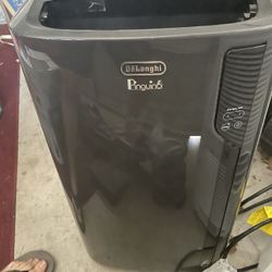 Delonghi Ac Unit 700sq Feet $225obo