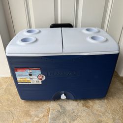 Rubbermaid Ice Chest Cooler 60 Quart Wheeled, Blue.