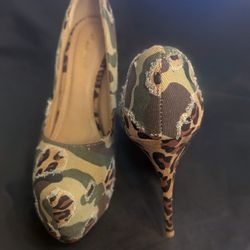 Camouflage Platform Pumps