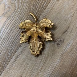 Vintage Kramer Gold Leaf Pearl Pin Brooch