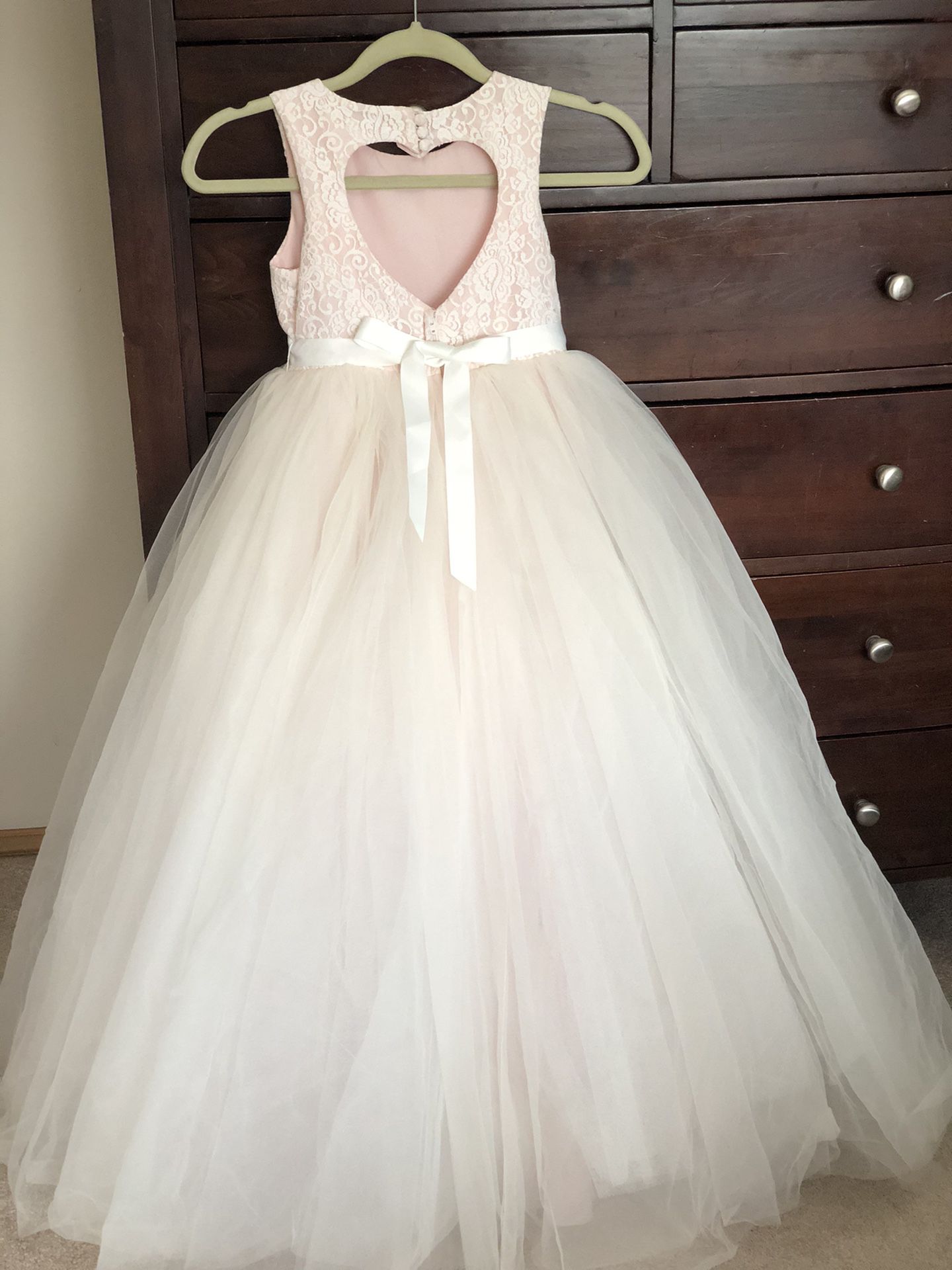 David’s Bridal Girls Flower Dress Size 8