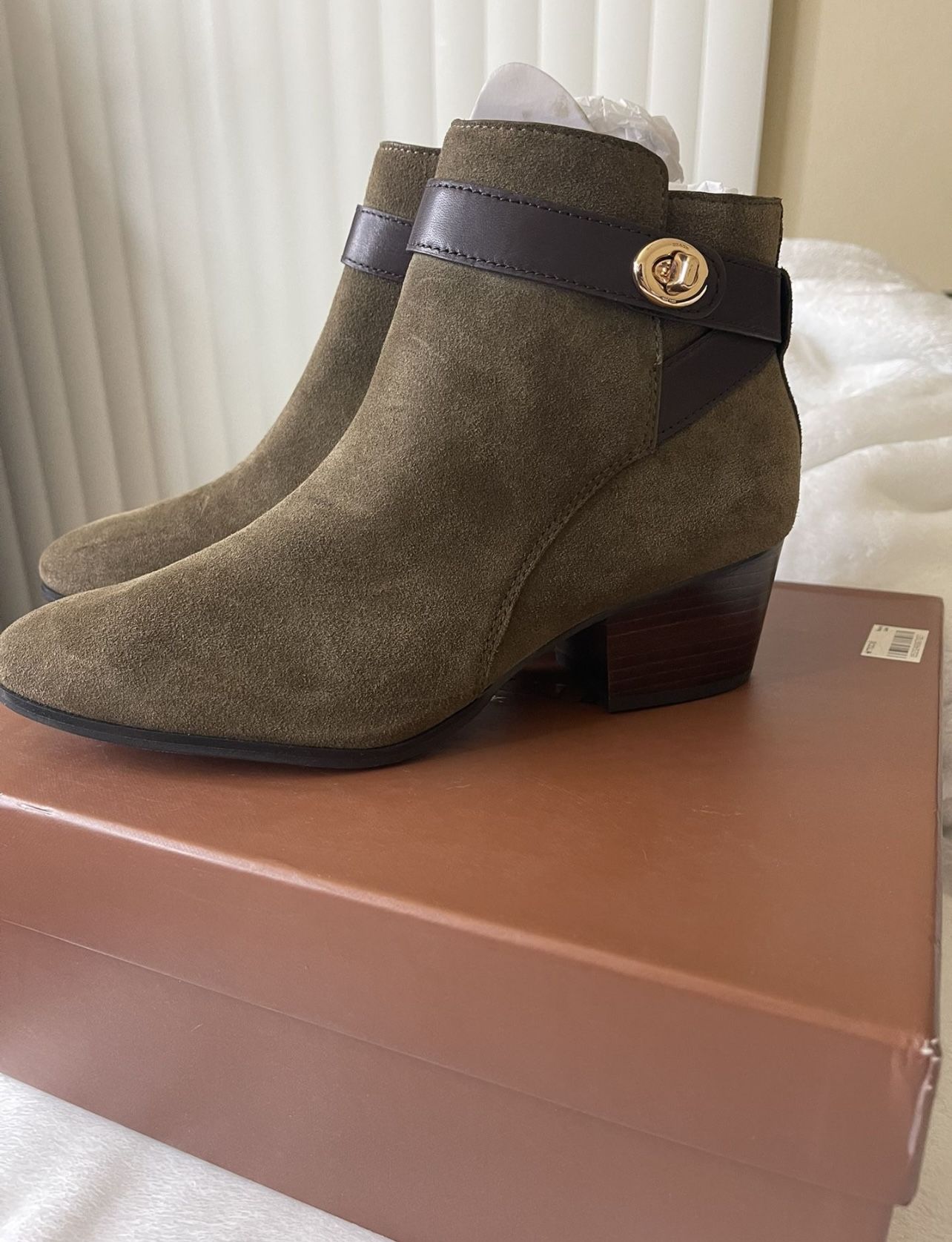 COACH BOOTIES
