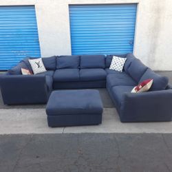 Huge sectional couch 🛋 with ottoman