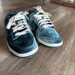 Women’s size 5 nike dunks low velvet green