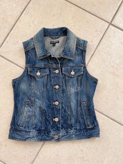 Express Women's Denim Vest – Size S/P, Medium Wash, Button Front – Pre-Owned