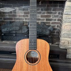 Baby Taylor Acoustic Guitar BT2  with carrying case