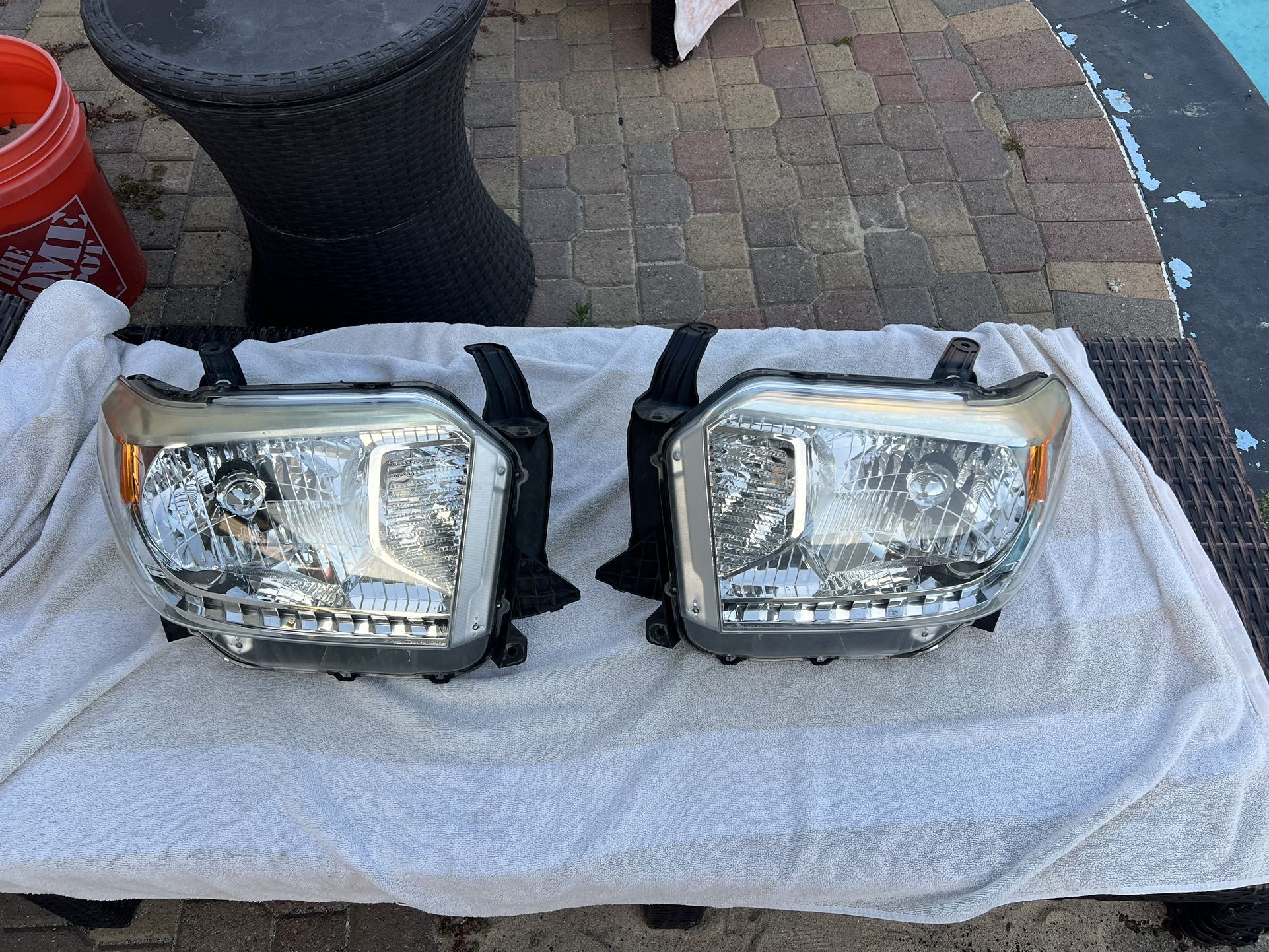 Toyota Tundra Headlights