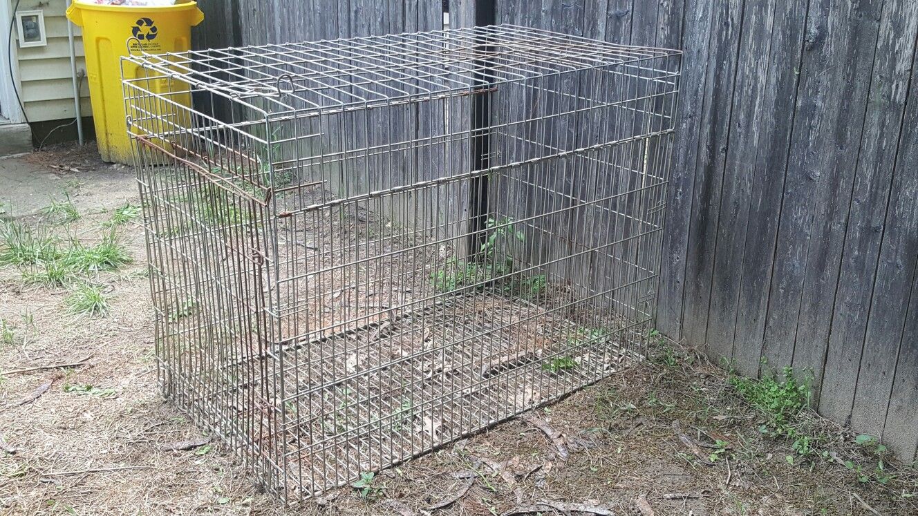 Extra large outdoor dog kennel in good