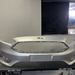 2015-2016-2017-2018 FORD FOCUS FRONT BUMPER OEM USED 
