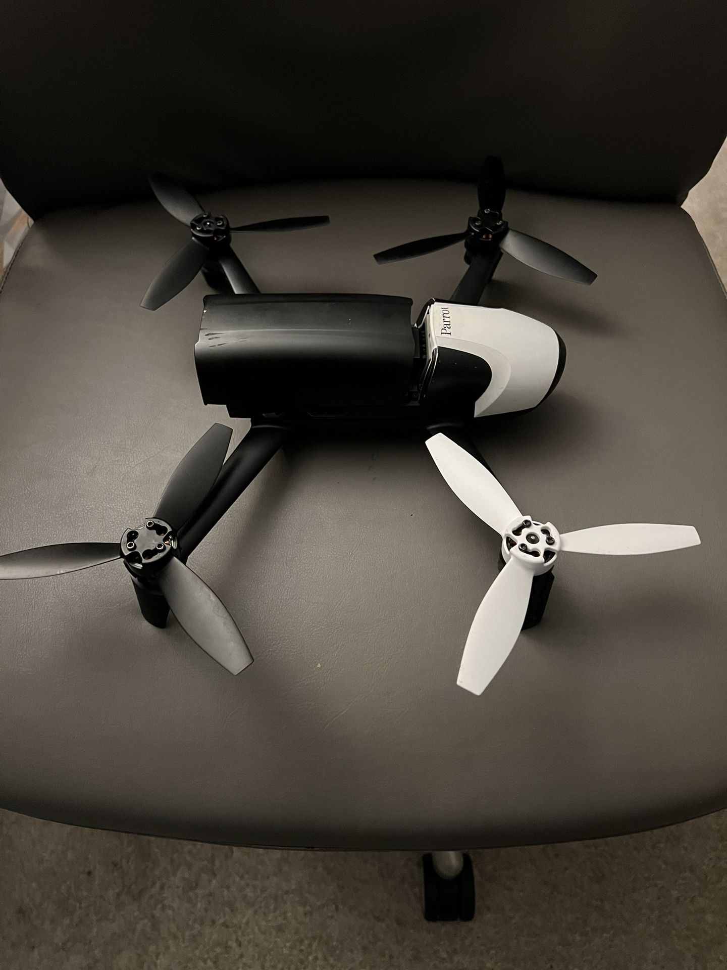 “Like-New Parrot Bebop 2 Drone: Upgrade Your Aerial Photography Today!”