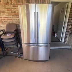 Samsung Refrigerator..  NOT WORKING 