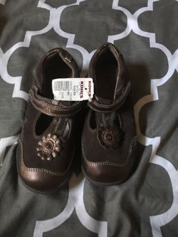 Girls new brown shoes