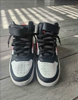 Nike Court Borough Mid 2 big kid size 7Y
