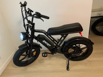 Electric Bike with Moto Look • 1500W • Fat Tires • New in Box