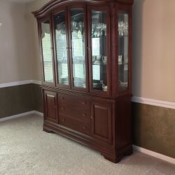 China cabinet/hutch