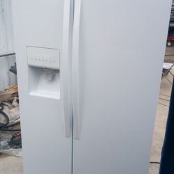 Whirlpool Fridge/Everything Works Great!! Nice & Clean!! "NO INSIDE LIGHTS"!!