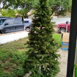 7.5 Overland Christmas Tree LED PRE LIT