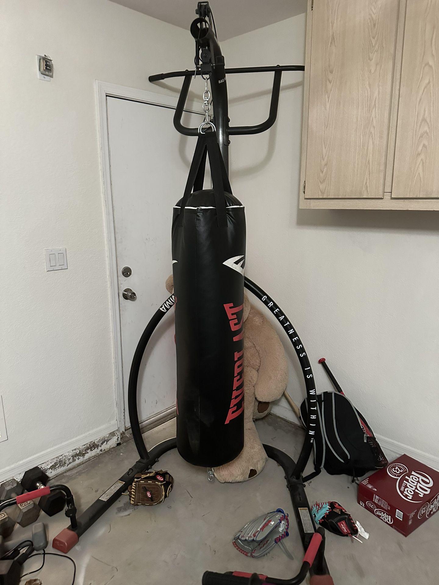 Everlast Punching Bag with Stand 