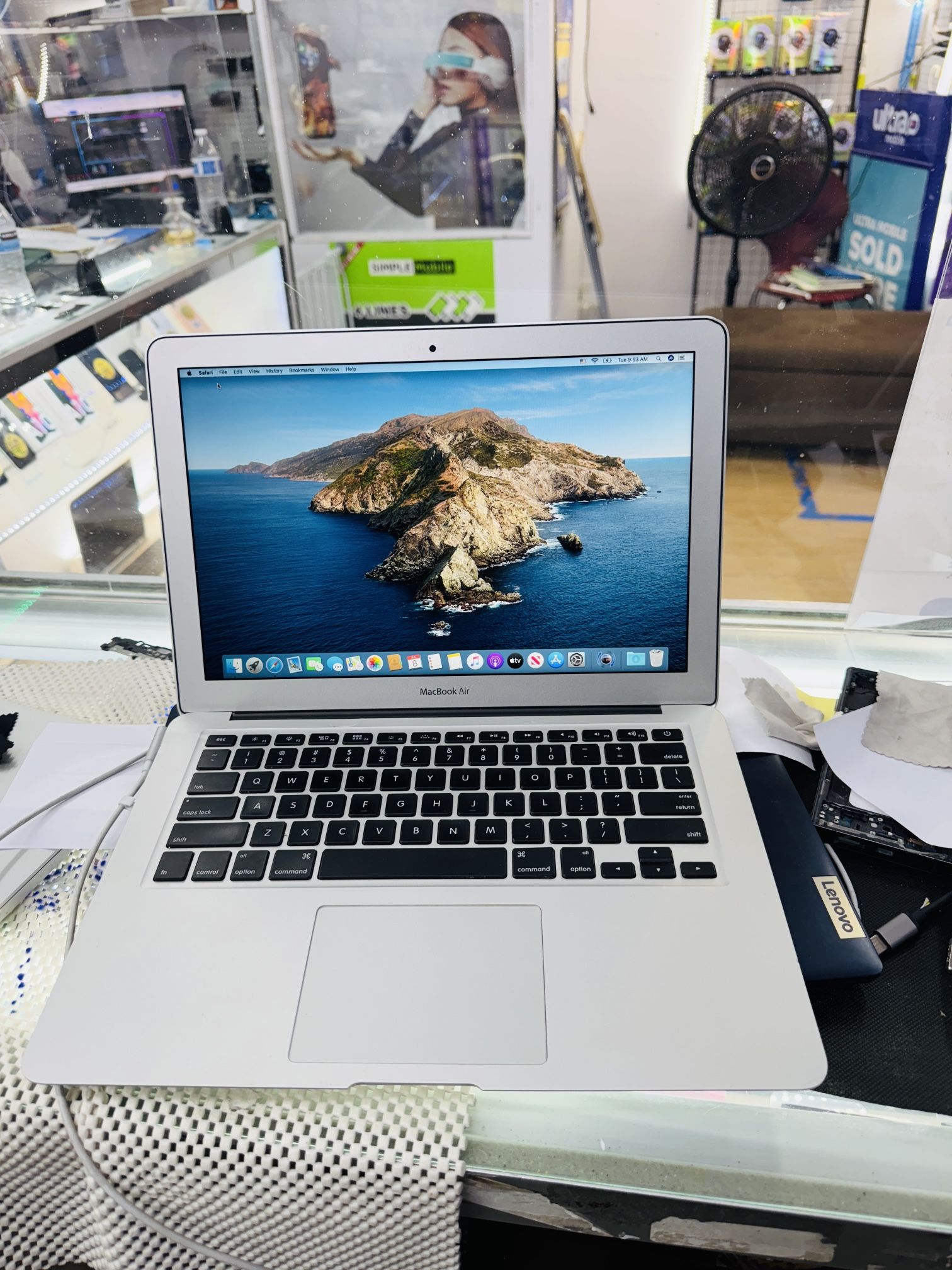 MacBook Air, i7, macOS Catalina, 250gb Storage