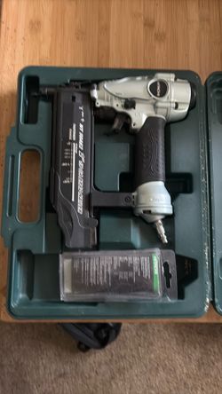 Hitachi 50AE2 Pneumatic Nailer Like New