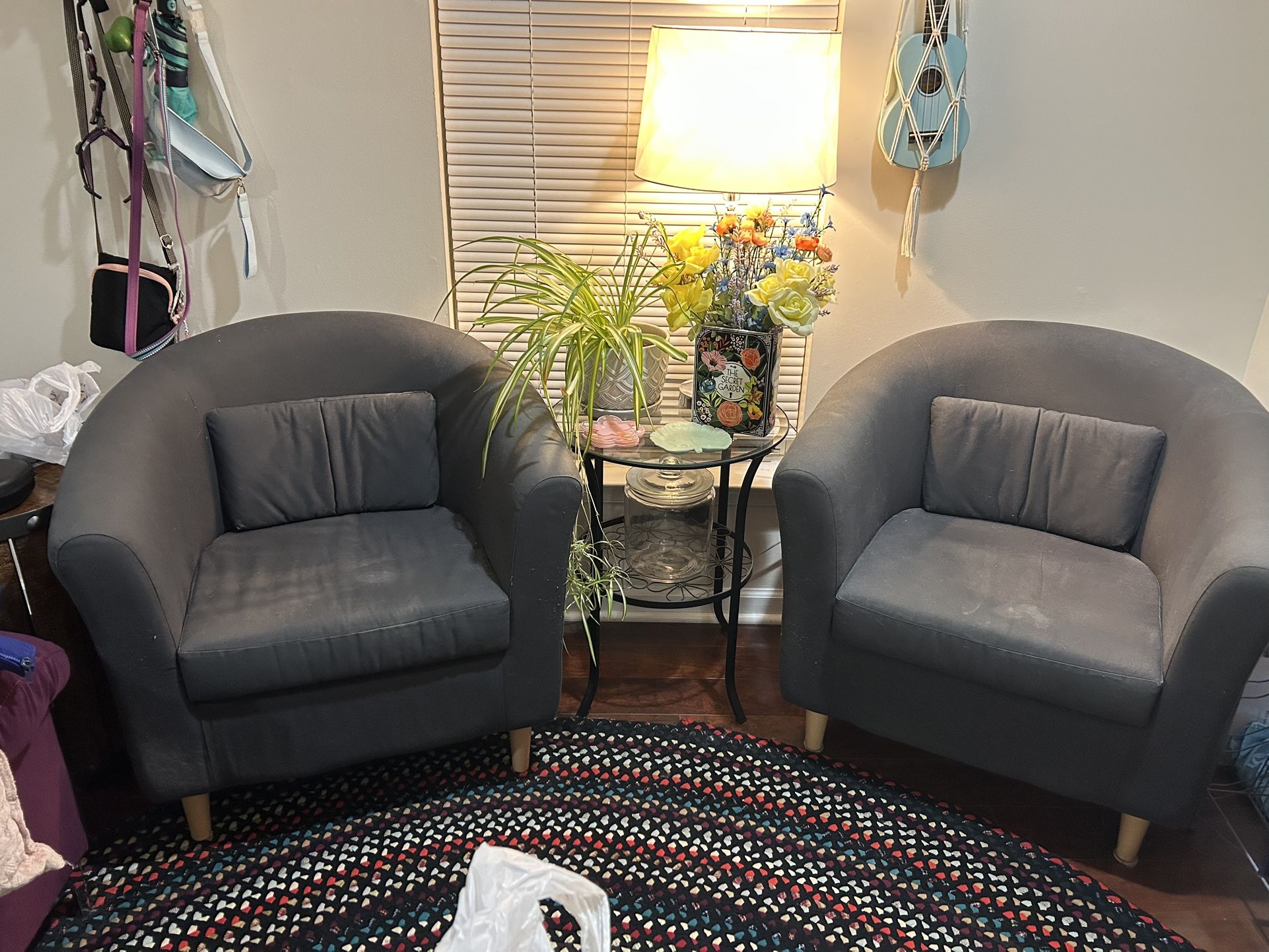 Set of grey chairs (2)