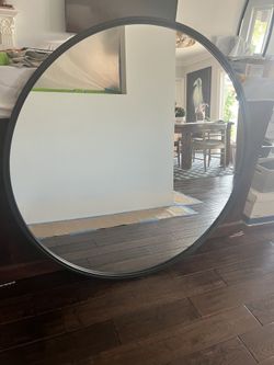 ROUND BLACK MIRROR 47”
