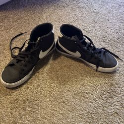 Nike Black & White Mid Sneakers - Size 9 