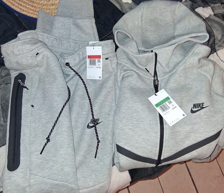 Nike Tech Spots Fleece Set