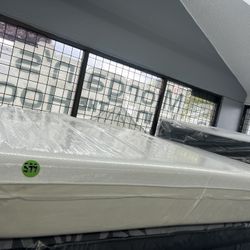 KING SIZE TEMPURPEDIC CLOUD MATTRESS & BOX SPRINGS BED SET