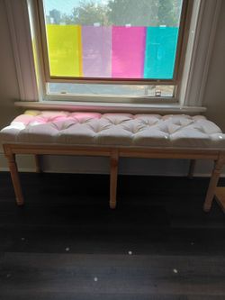 Tufted off white bench
