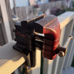Vintage Stanley Defiance 2" Art Deco Clamp-on Bench Vise 