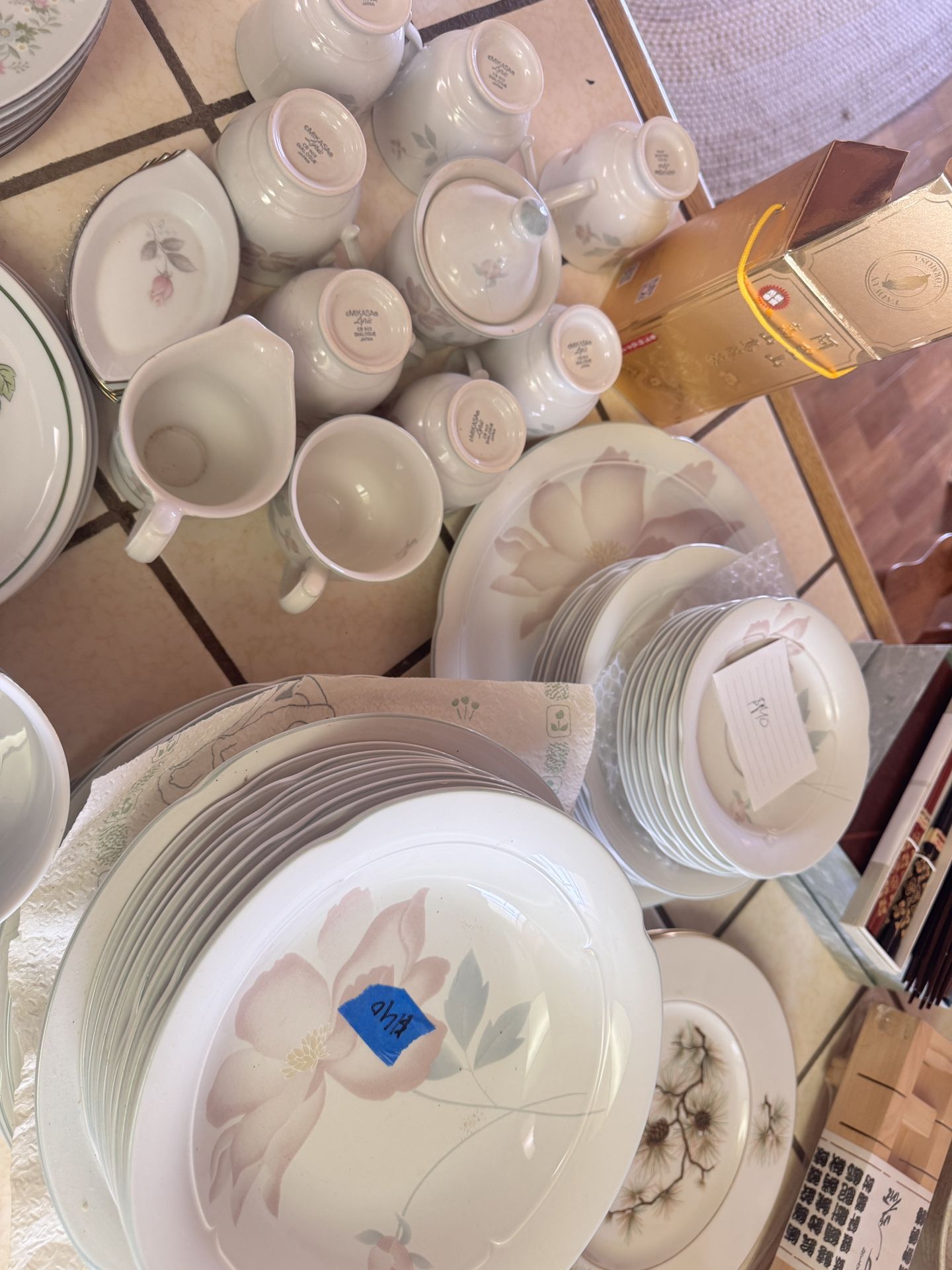 Estate Sale -Mikasa lyric dinnerware Set