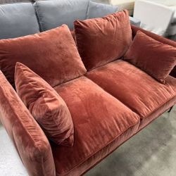 57”Down loveseat，$180