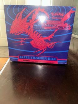 Darkness Ablaze Elite Trainer Box