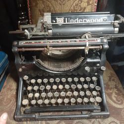 Underwood Signature #5 Typewriter 