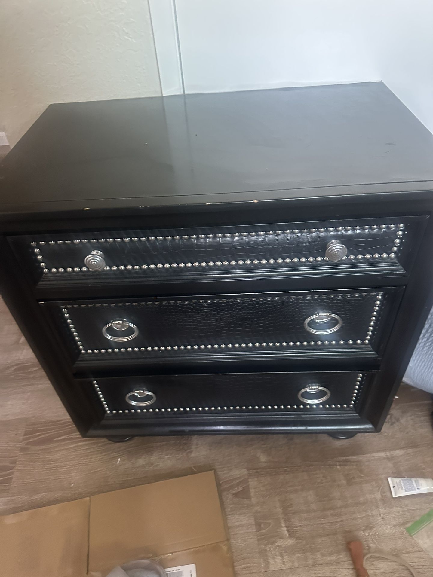 Dresser 8 Drawers W/mirror & 2 nightstand