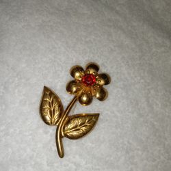 Vintage Red stone Daisy brooch, 3.25 inches