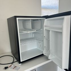 whirlpool mini fridge 