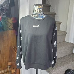PUMA~ BLACK & WHITE LOGO SLEEVE SWEATSHIRT!