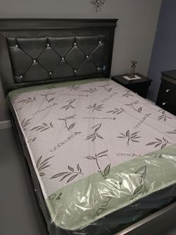 Queen plush Mattress New in Plastic ON SALE