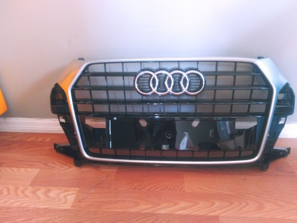 2015 2016. Audi Q3 front Grille Assembly OEM Used 8U0.853.653 M