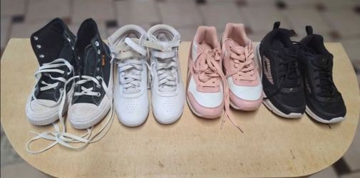 Girl shoes like new 
$10 each pair
Or $35 for all

Zapatos de Niña en buenas condiciones $10 cada par o $35 por todo