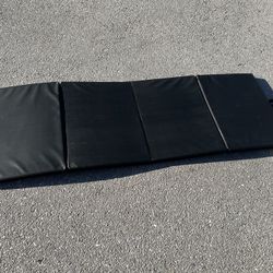 4 Panel Black Folding Travel Yoga Mat! Great condition! 25x18x1.5in