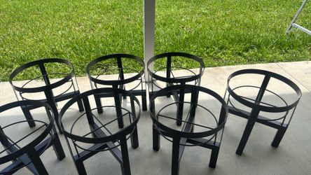 7- Metal Pot Holder Stands Bronze