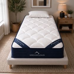 DreamCloud Twin XL Mattress – Like New / Factory Sealed