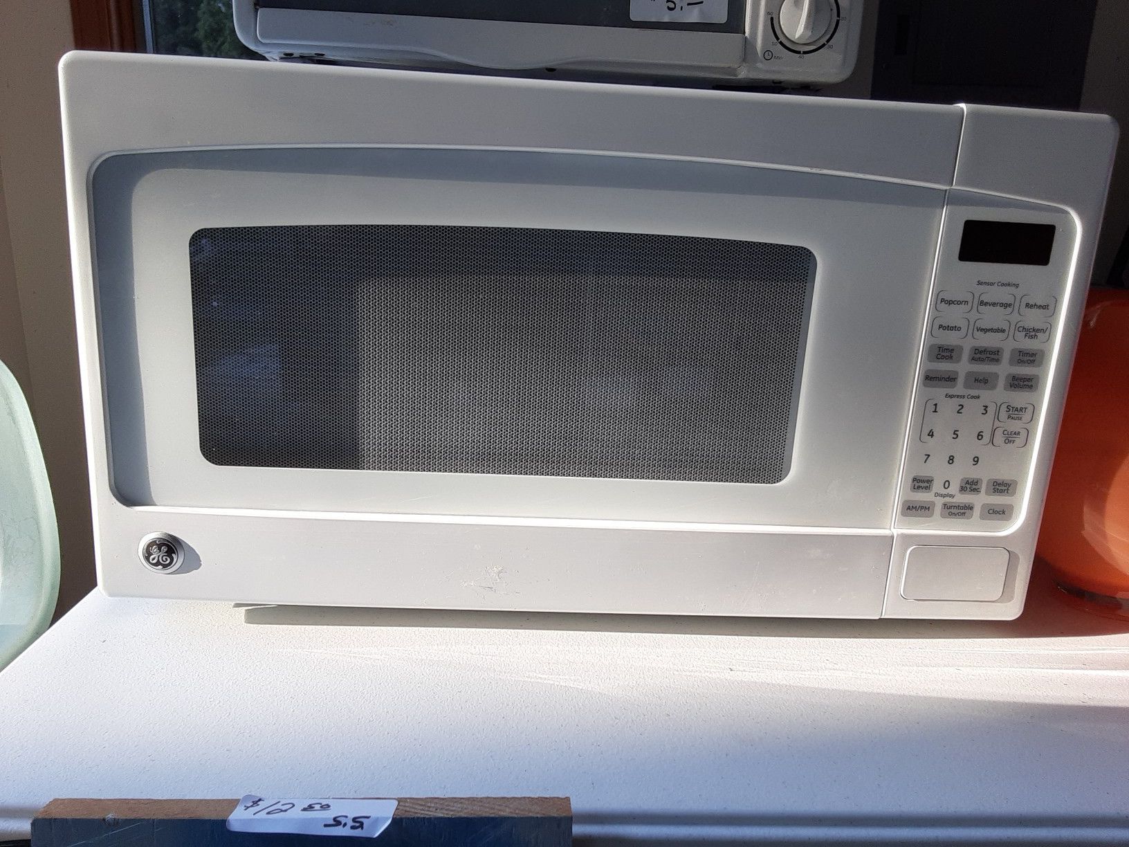 G.E. Microwave like new $40