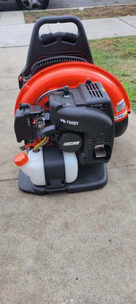 ECHO 233 MPH 651 CFM 63.3cc Gas 2-Stroke Cycle Backpack Leaf Blower with Tube Throttle ECHO 233 MPH 651 CFM 63.3cc Gas 2-Stroke Cycle Backpack Leaf Blower with Tube Throttle